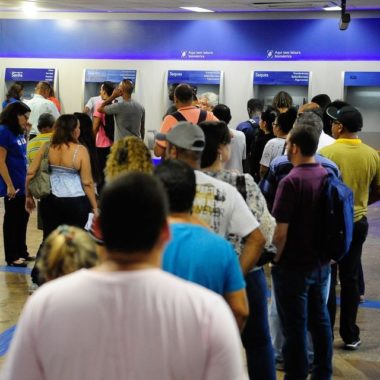 Governo transfere PIS/Pasep para o FGTS e permite saque de R$ 1.045 Governo transfere PIS/Pasep para o FGTS e permite saque de R$ 1.045