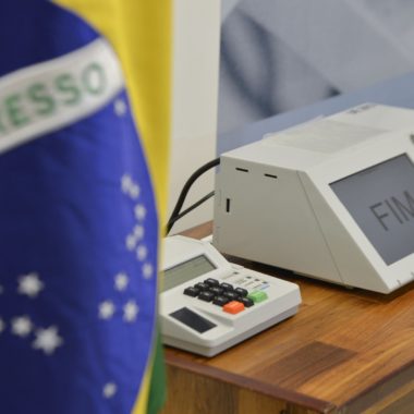 Eleitor tem menos de um mês para regularizar título Eleitor tem menos de um mês para regularizar título