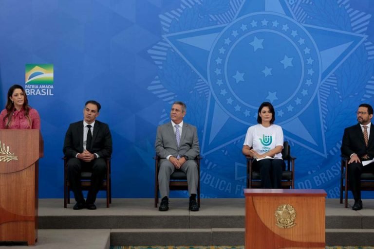 Governo federal lança programa de arrecadação de doações 6 Governo federal lança programa de arrecadação de doações