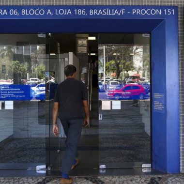 Caixa Econômica abre agência para atender no feriado Caixa Econômica abre agência para atender no feriado