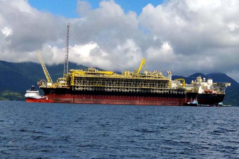 Petrobras prevê produção de 2,07 milhões de barris por dia em abril 7 Petrobras prevê produção de 2,07 milhões de barris por dia em abril
