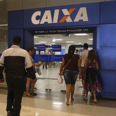INSS começa a pagar hoje 13º salário de aposentados e pensionistas INSS começa a pagar hoje 13º salário de aposentados e pensionistas