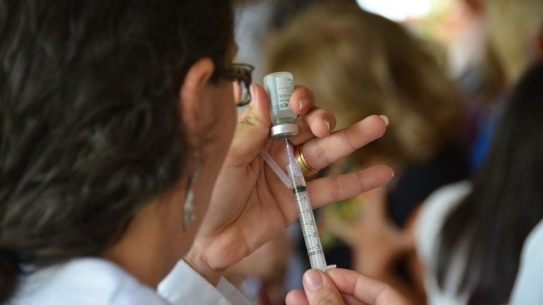 Anvisa alerta sobre falsificação de vacina contra gripe 2 Anvisa alerta sobre falsificação de vacina contra gripe