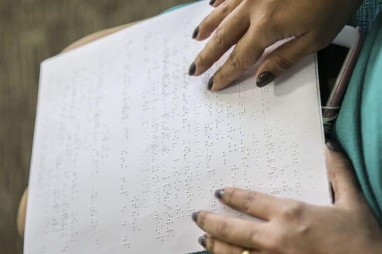Pessoas com deficiência visual terão leitura em tela na prova do Enem 9 Pessoas com deficiência visual terão leitura em tela na prova do Enem