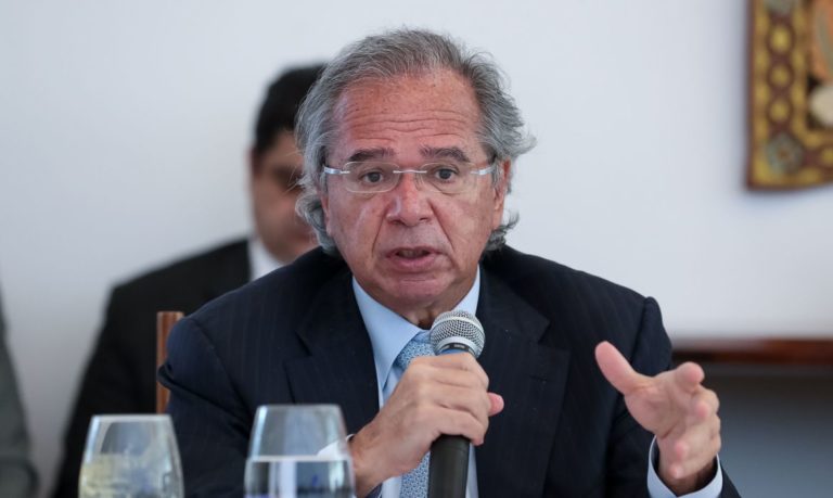 Guedes confirma prorrogação do auxílio emergencial por dois meses 8 Guedes confirma prorrogação do auxílio emergencial por dois meses