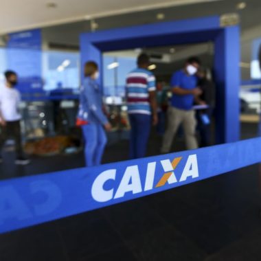Caixa paga auxílio emergencial para nascidos em março Caixa paga auxílio emergencial para nascidos em março