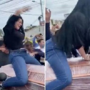 Em funeral ao som de reggaeton, mulher dança sobre caixão, simula sexo e beija o morto; veja vídeo Em funeral ao som de reggaeton, mulher dança sobre caixão, simula sexo e beija o morto; veja vídeo
