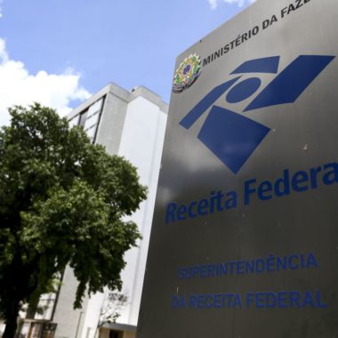 Receita começa hoje a enviar cartas a contribuintes na malha fina Receita começa hoje a enviar cartas a contribuintes na malha fina