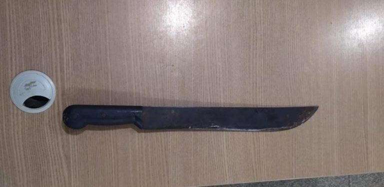 Família é atacada por homem com facão em RO 14 Família é atacada por homem com facão em RO