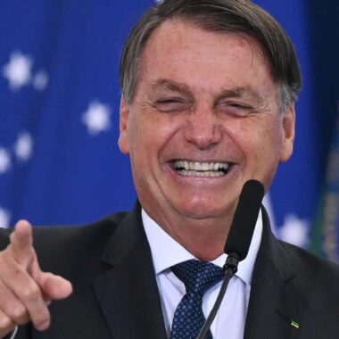 ‘Parece que a eficácia da vacina em SP está lá embaixo’, zomba Bolsonaro ‘Parece que a eficácia da vacina em SP está lá embaixo’, zomba Bolsonaro