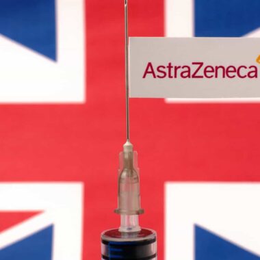 Reino Unido aprova vacina da Oxford-AstraZeneca Reino Unido aprova vacina da Oxford-AstraZeneca