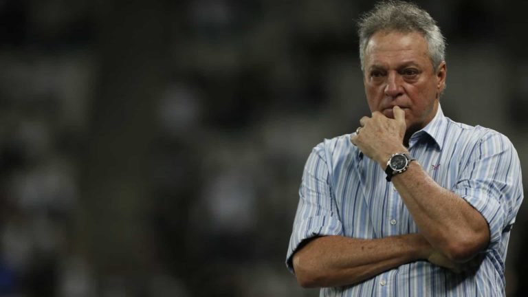 Abel Braga lamenta queda na Libertadores, mas crê em coisas boas no Brasileirão 19 Abel Braga lamenta queda na Libertadores, mas crê em coisas boas no Brasileirão