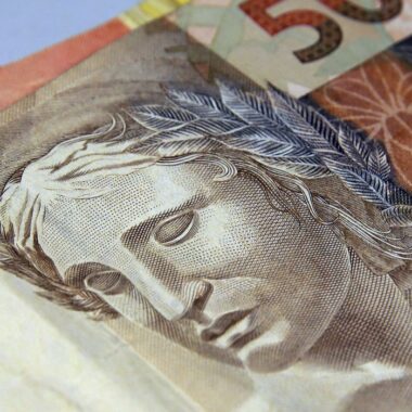 Especialistas destacam importância de se ter reserva financeira Especialistas destacam importância de se ter reserva financeira