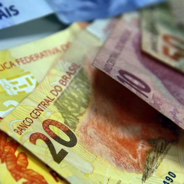 Mercado financeiro eleva estimativa de inflação de 3,54% para 4,21% Mercado financeiro eleva estimativa de inflação de 3,54% para 4,21%
