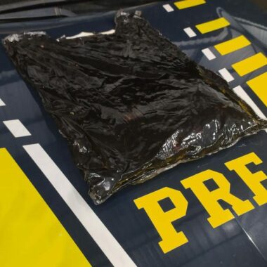 CASA CAIU – PRF apreende 2,5 kg de cocaína preta em Rondônia CASA CAIU – PRF apreende 2,5 kg de cocaína preta em Rondônia