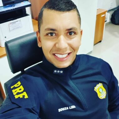 Policial rodoviário federal é executado a tiros em posto de combustiveis no Recife; ele era vocalista de grupo de pagode e professor do Gabarito Concursos Policial rodoviário federal é executado a tiros em posto de combustiveis no Recife; ele era vocalista de grupo de pagode e professor do Gabarito Concursos