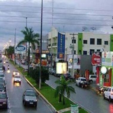 Secretário de saúde diz que novo decreto deverá restringir comércios Secretário de saúde diz que novo decreto deverá restringir comércios