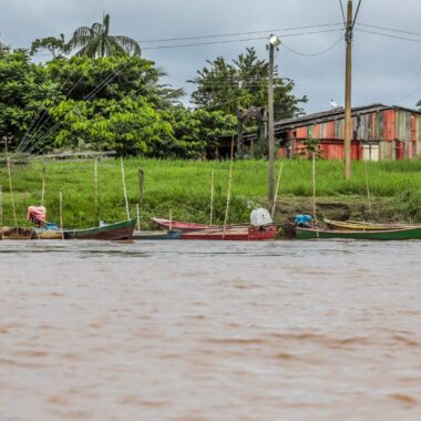 Devido a cheia Defesa Civil orienta famílias do Baixo Madeira em Porto Velho Devido a cheia Defesa Civil orienta famílias do Baixo Madeira em Porto Velho