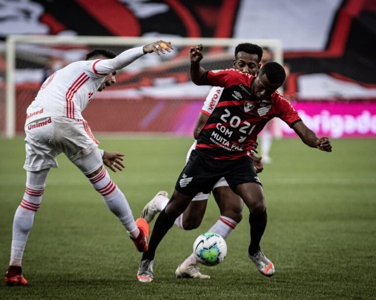Athletico empata com o Internacional e fica a três posições da zona da Libertadores 13 Athletico empata com o Internacional e fica a três posições da zona da Libertadores