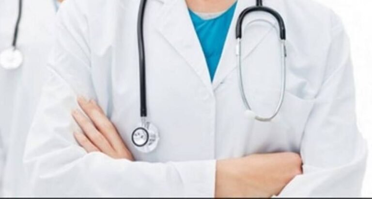 Falsa médica de 19 anos presa em MT marcava hospitais em rede social e pedia a Deus que fizesse das mãos dele as suas 2 Falsa médica de 19 anos presa em MT marcava hospitais em rede social e pedia a Deus que fizesse das mãos dele as suas