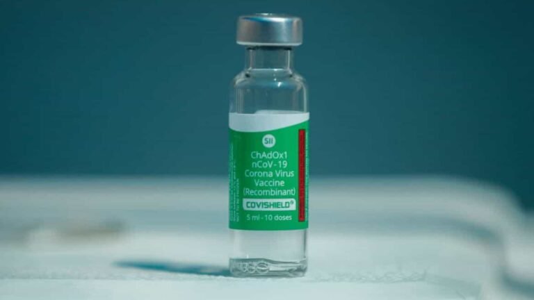 Matéria-prima para produzir 12 milhões de doses de vacina chega ao Rio 3 Matéria-prima para produzir 12 milhões de doses de vacina chega ao Rio