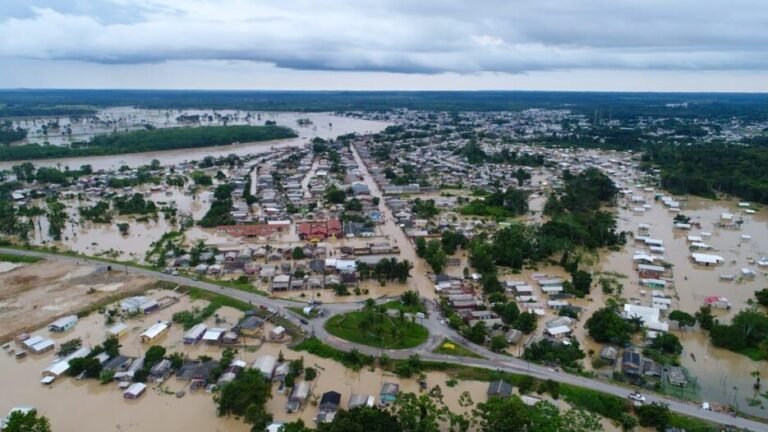 Acre tem 110 mil pessoas atingidas pelas cheias e 26,4 mil famílias desabrigadas 18 Acre tem 110 mil pessoas atingidas pelas cheias e 26,4 mil famílias desabrigadas