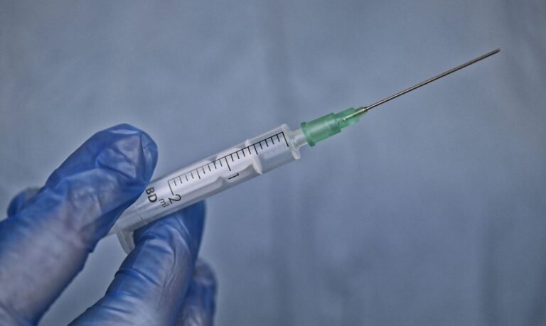 Saúde autoriza liberação de estoque de vacinas para primeira dose 12 Saúde autoriza liberação de estoque de vacinas para primeira dose