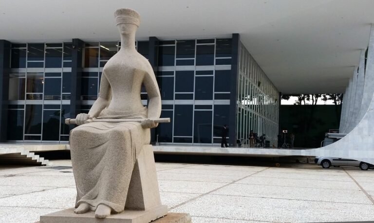 Supremo Tribunal Federal mantém lei que proíbe reajuste para servidores até dezembro 6 Supremo Tribunal Federal mantém lei que proíbe reajuste para servidores até dezembro