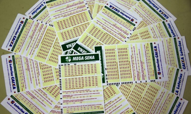 Mega-Sena sorteia nesta quinta-feira prêmio de R$ 2,5 milhões 15 Mega-Sena sorteia nesta quinta-feira prêmio de R$ 2,5 milhões