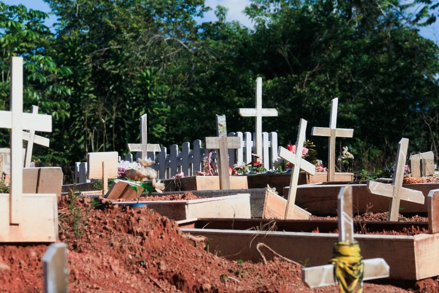 Morte-por-covid-19-26.03.2021-foto-Esio-Mendes-36-870x580