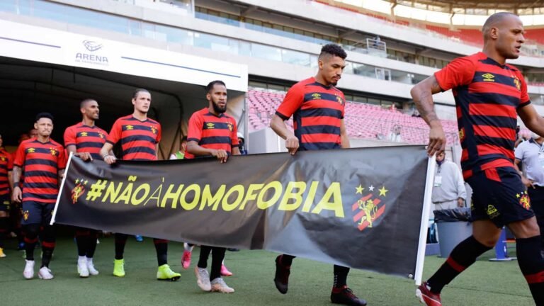 Sport homenageia Gil do Vigor com camiseta e dança do 'tchaki tchaki' em jogo 20 Sport homenageia Gil do Vigor com camiseta e dança do 'tchaki tchaki' em jogo