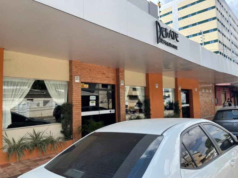 POLÊMICA – Família é constrangida em famoso restaurante da capital por cobrança de 10% de serviços 14 POLÊMICA – Família é constrangida em famoso restaurante da capital por cobrança de 10% de serviços
