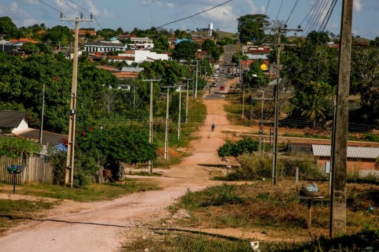 Pavimentação urbana para Santa Luzia d’Oeste é garantida com recurso do “Tchau Poeira”, do Governo de Rondônia 16 Pavimentação urbana para Santa Luzia d’Oeste é garantida com recurso do “Tchau Poeira”, do Governo de Rondônia