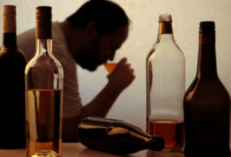 Como identificar um alcoólatra? 18 Como identificar um alcoólatra?