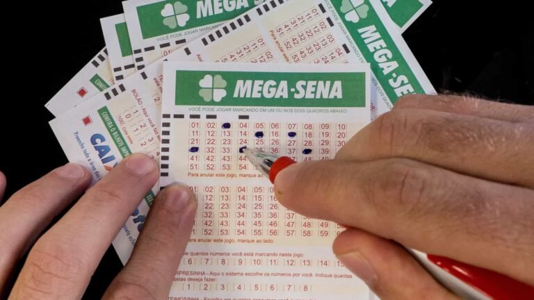 Mega-Sena pode pagar R$ 7 milhões no sorteio deste sábado 15 Mega-Sena pode pagar R$ 7 milhões no sorteio deste sábado
