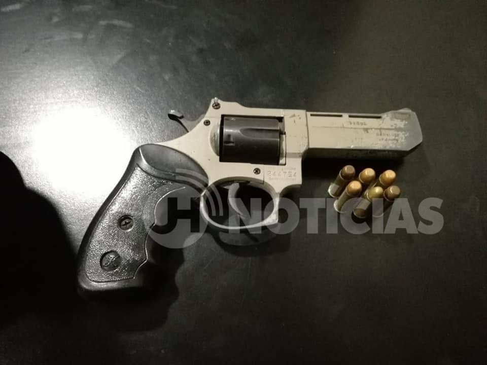 Motorista é preso com revólver após denúncia de tiros na Avenida Mamoré