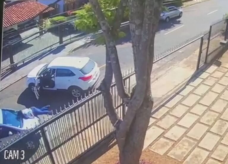 Advogado persegue e atropela mulher durante briga de trânsito; VÍDEO 17 Advogado persegue e atropela mulher durante briga de trânsito; VÍDEO
