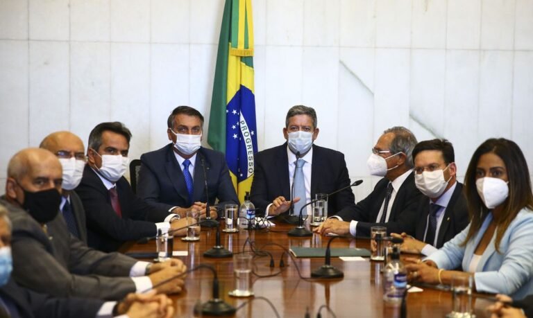 Presidente Bolsonaro entrega medida provisória do novo Bolsa Família 5 Presidente Bolsonaro entrega medida provisória do novo Bolsa Família