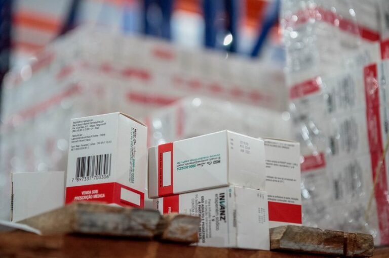 Agevisa discute com representantes do Conselho Regional de Farmácia o papel do farmacêutico como agente fiscalizador 16 Agevisa discute com representantes do Conselho Regional de Farmácia o papel do farmacêutico como agente fiscalizador