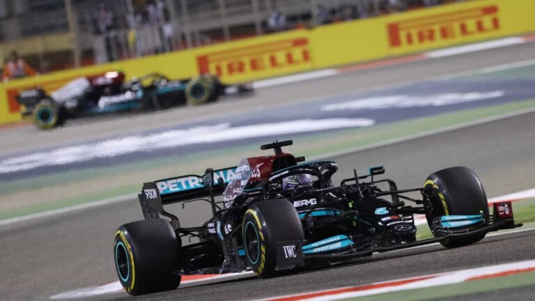 Chuva em Sochi ajuda, Hamilton ganha 100° GP da carreira e reassume liderança 6 Chuva em Sochi ajuda, Hamilton ganha 100° GP da carreira e reassume liderança