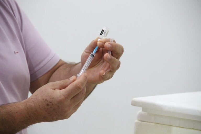 RO inicia aplicação da dose de reforço contra a covid-19 para profissionais da Saúde 12 RO inicia aplicação da dose de reforço contra a covid-19 para profissionais da Saúde