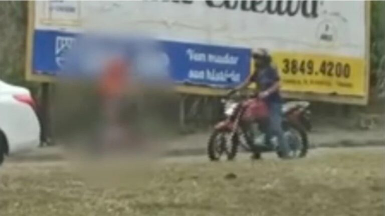 CRUELDADE - Pessoas filmam idoso sendo espancado até a morte; vídeo 2 CRUELDADE - Pessoas filmam idoso sendo espancado até a morte; vídeo