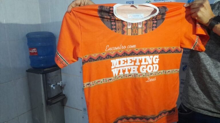 Bandidos roubam e atacam mulheres usando camiseta de 'Encontro com Deus' 7 Bandidos roubam e atacam mulheres usando camiseta de 'Encontro com Deus'