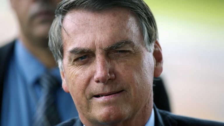 Bolsonaro rebate Xuxa após ela pedir que apoiadores dele deixem de segui-la 10 Bolsonaro rebate Xuxa após ela pedir que apoiadores dele deixem de segui-la