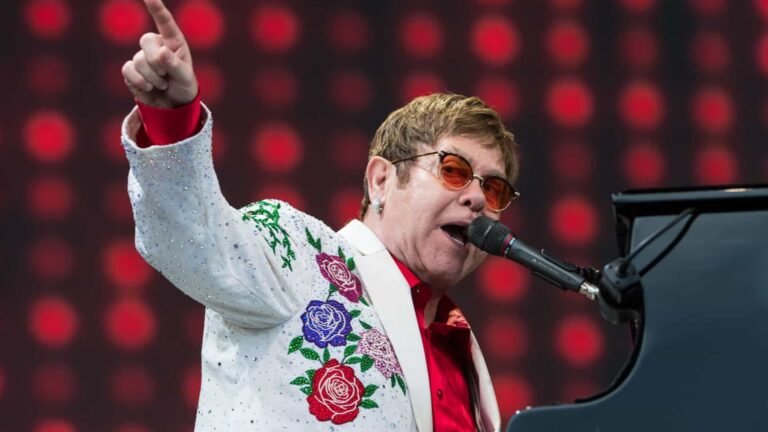 Elton John: "Me tornei viciado em drogas e alcoólico, aprendi a lição" 2 Elton John: "Me tornei viciado em drogas e alcoólico, aprendi a lição"