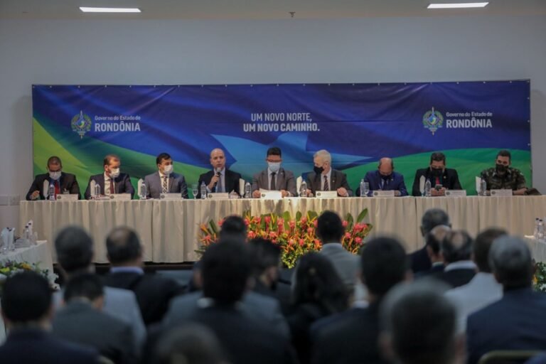 EM REUNIÃO - Hildon Chaves defende a importância de projetos de sustentabilidade na Amazônia 8 EM REUNIÃO - Hildon Chaves defende a importância de projetos de sustentabilidade na Amazônia