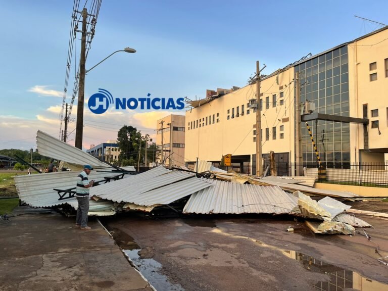 VEJA VÍDEO: telhado do TRE é arrancado durante tempestade em Porto Velho 8 VEJA VÍDEO: telhado do TRE é arrancado durante tempestade em Porto Velho
