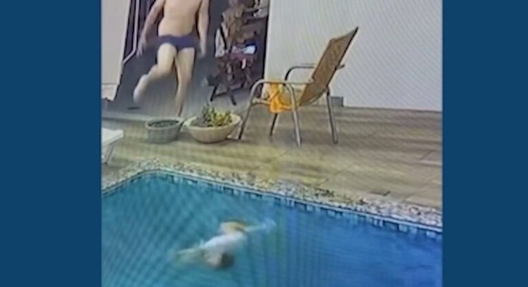 Bebê entra em piscina e é salva pelo pai antes de se afogar; VÍDEO 9 Bebê entra em piscina e é salva pelo pai antes de se afogar; VÍDEO