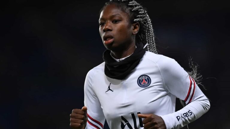 Meia do PSG é detida suspeita de envolvimento em agressão de colega de time 9 Meia do PSG é detida suspeita de envolvimento em agressão de colega de time