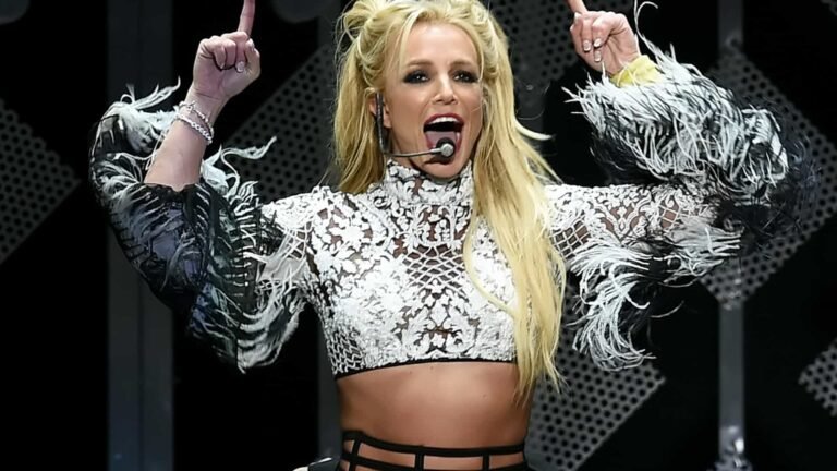 Irmã implora que Britney Spears acabe com briga pública: 'Isso é embaraçoso' 4 Irmã implora que Britney Spears acabe com briga pública: 'Isso é embaraçoso'